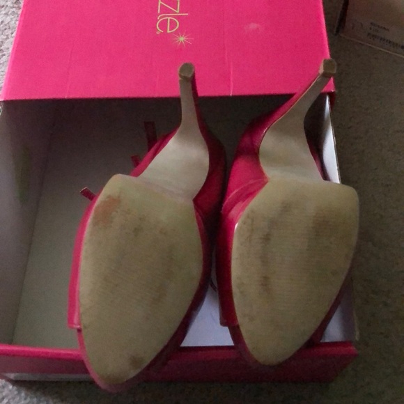 Pink peep toed heels - Picture 3 of 3
